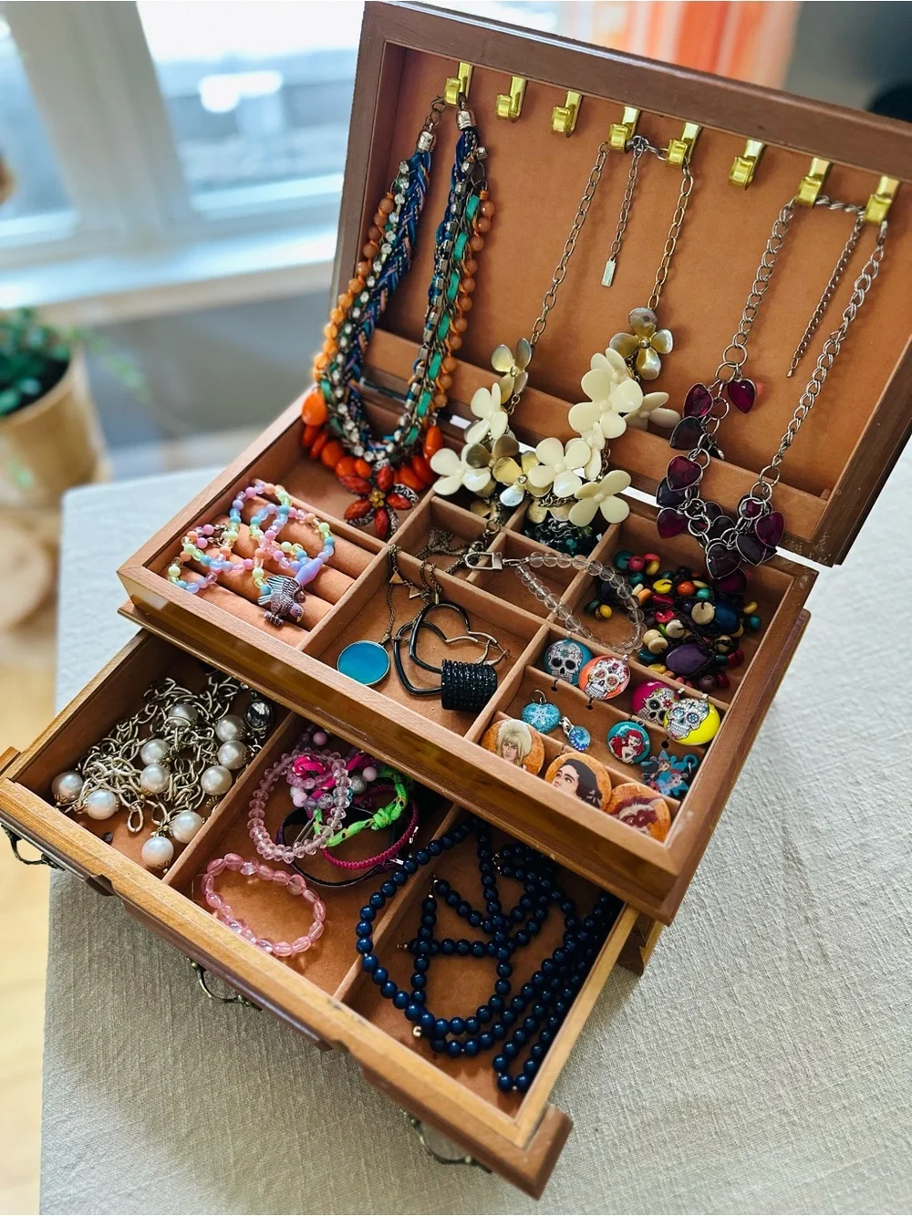 Vintage jewelry box with jewelry